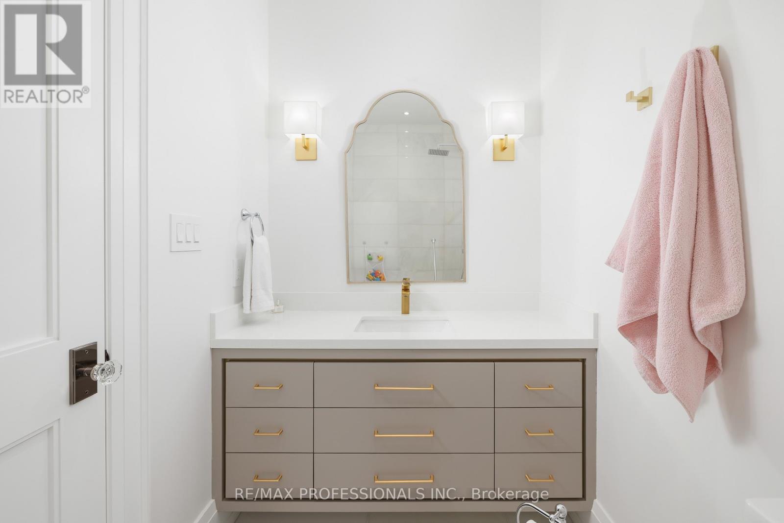 2b Fairway Road, Toronto, Ontario  M9A 5E9 - Photo 38 - W12833592