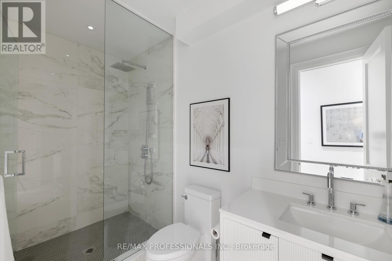 2b Fairway Road, Toronto, Ontario  M9A 5E9 - Photo 44 - W12833592