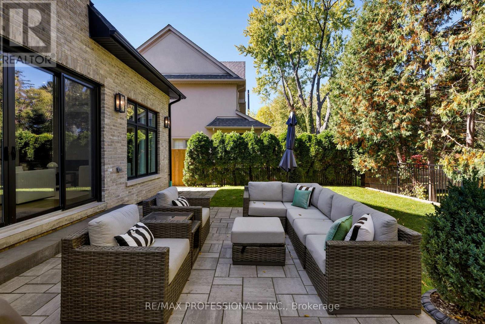 2b Fairway Road, Toronto, Ontario  M9A 5E9 - Photo 46 - W12833592