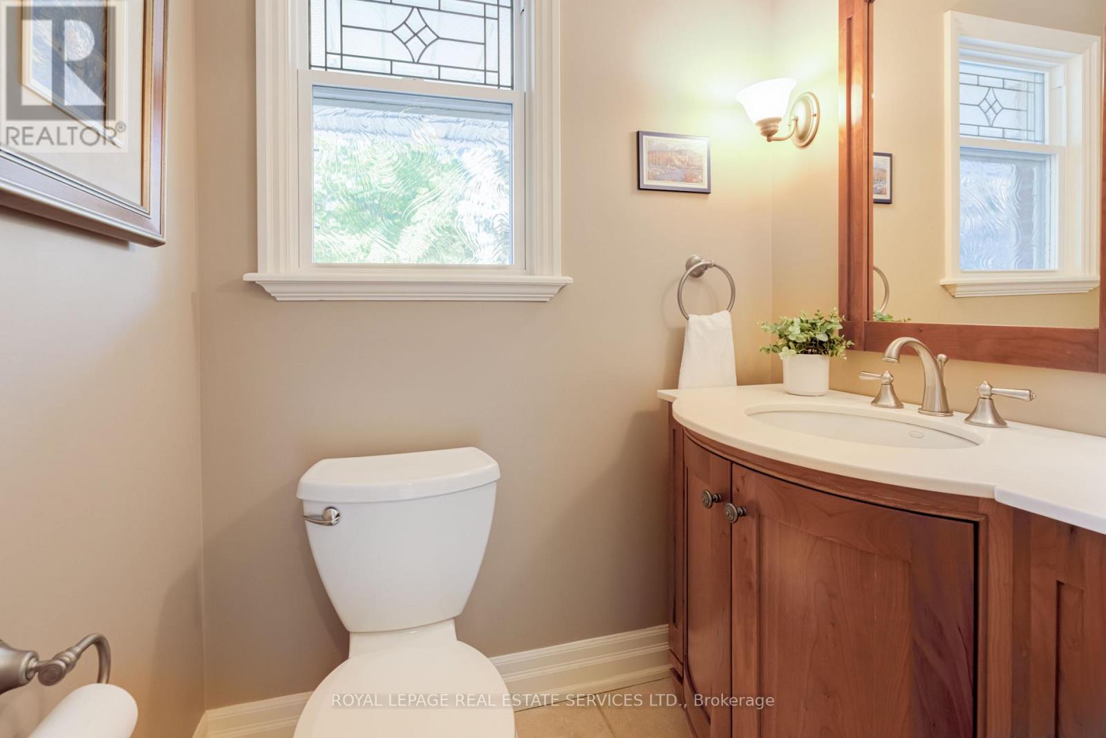 716 Cameron Court, Mississauga, Ontario  L5C 3B9 - Photo 16 - W12833596