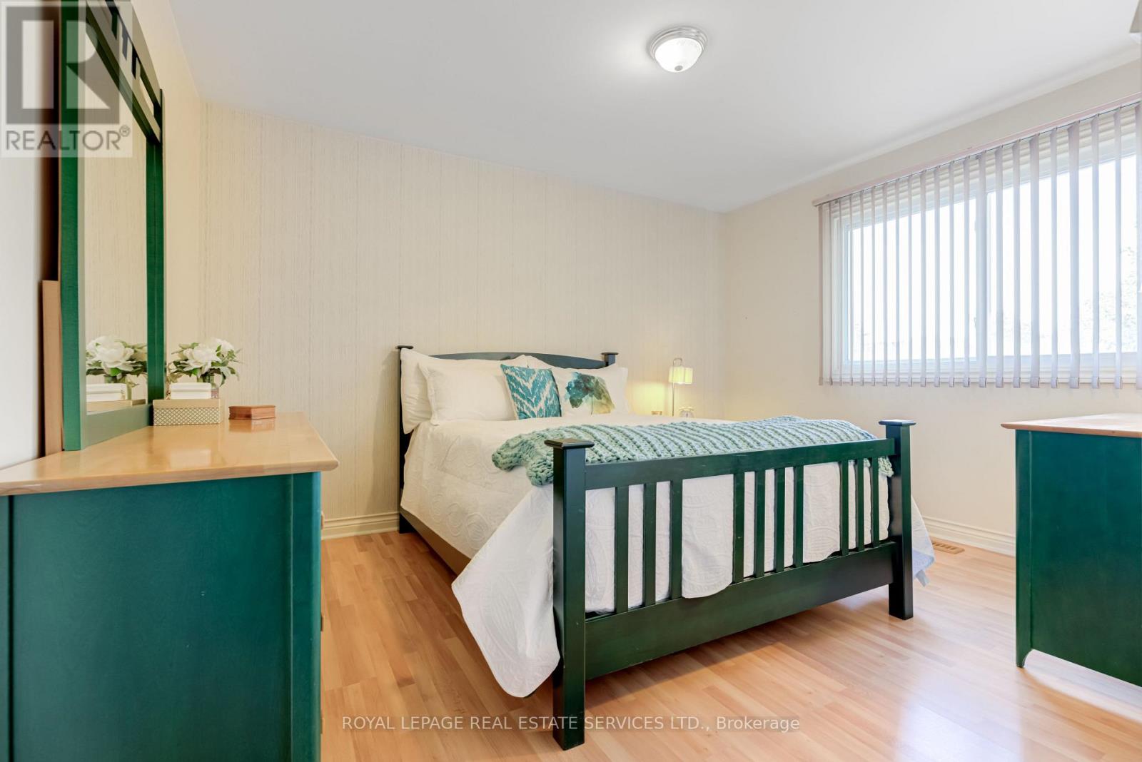 716 Cameron Court, Mississauga, Ontario  L5C 3B9 - Photo 20 - W12833596