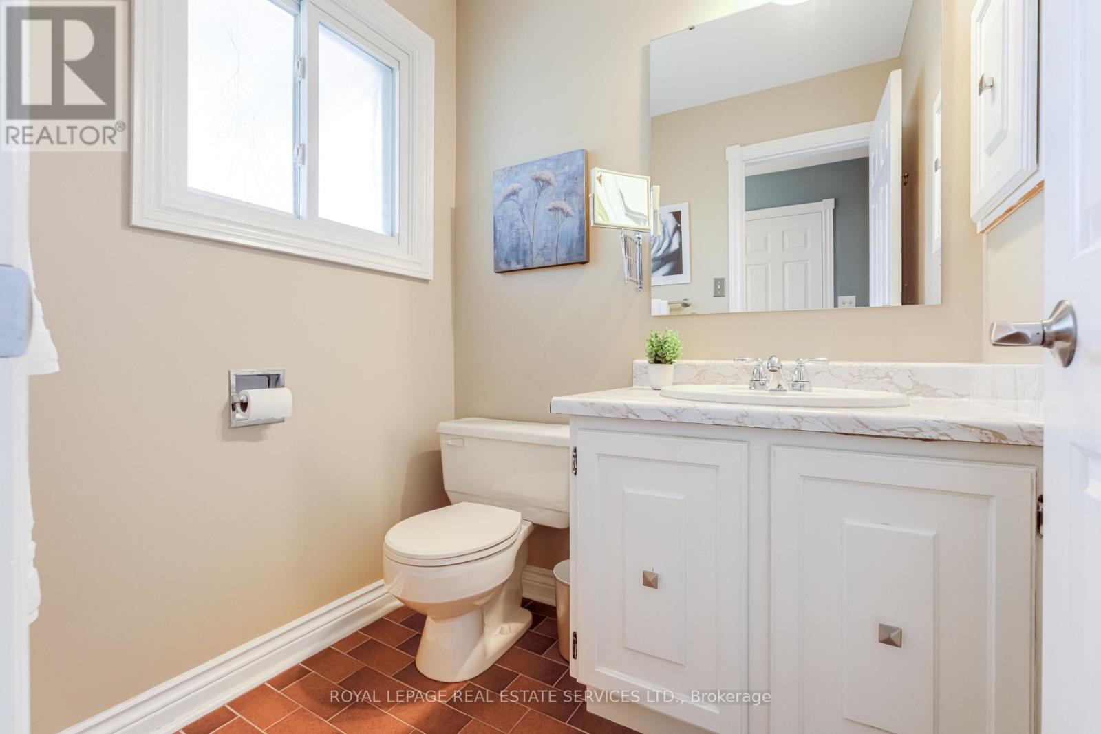 716 Cameron Court, Mississauga, Ontario  L5C 3B9 - Photo 22 - W12833596