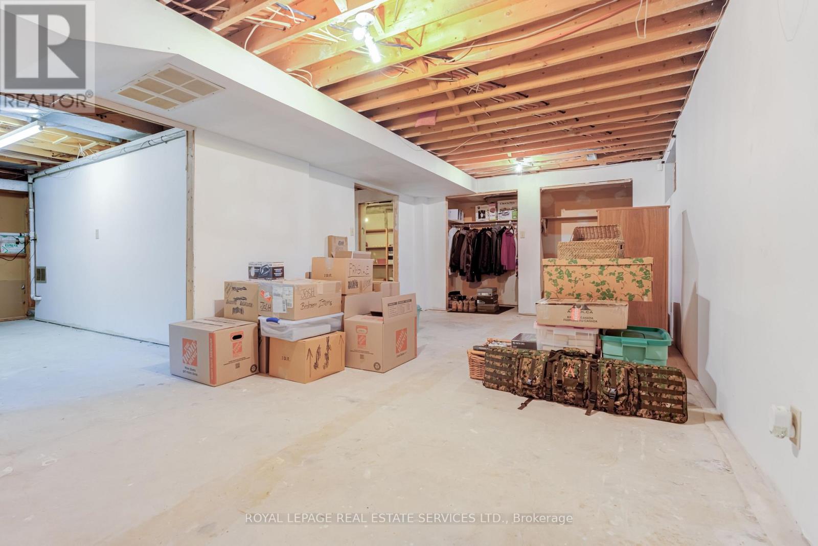 716 Cameron Court, Mississauga, Ontario  L5C 3B9 - Photo 24 - W12833596