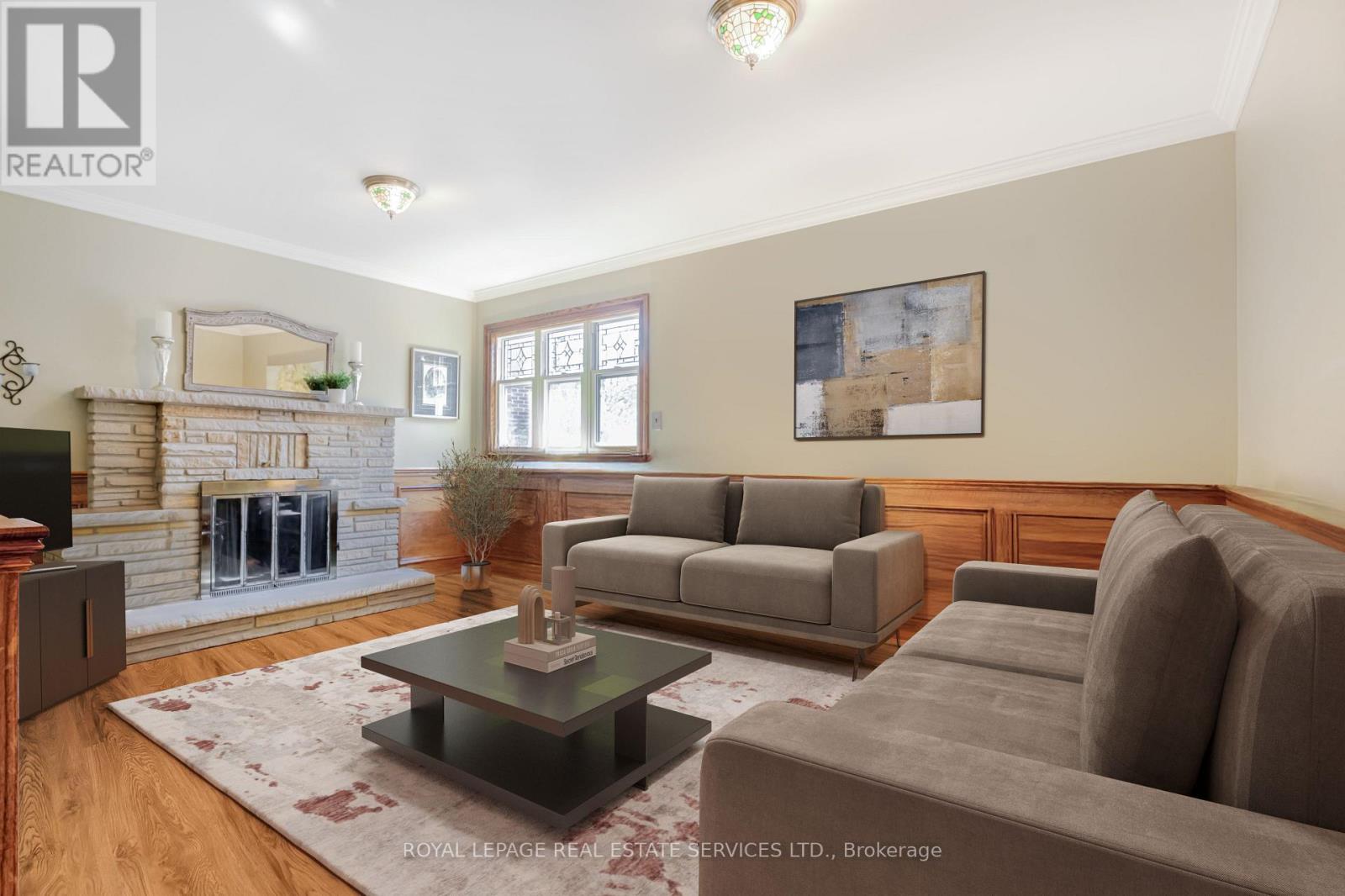 716 Cameron Court, Mississauga, Ontario  L5C 3B9 - Photo 8 - W12833596