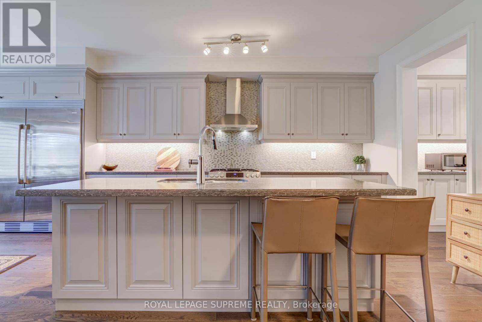 53 Dryden Way, Toronto, Ontario  M9R 0B2 - Photo 11 - W12833598