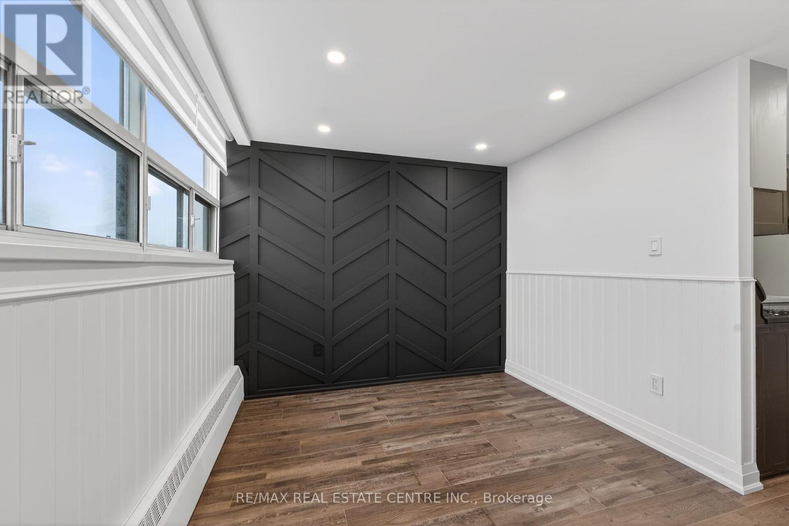 702 - 212 Kerr Street, Oakville, Ontario  L6K 3B1 - Photo 13 - W12833600