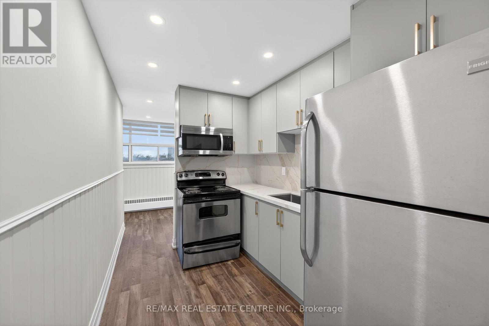 702 - 212 Kerr Street, Oakville, Ontario  L6K 3B1 - Photo 18 - W12833600