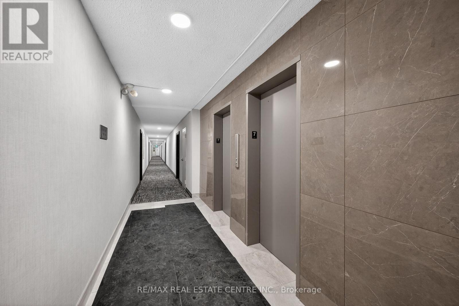 702 - 212 Kerr Street, Oakville, Ontario  L6K 3B1 - Photo 28 - W12833600