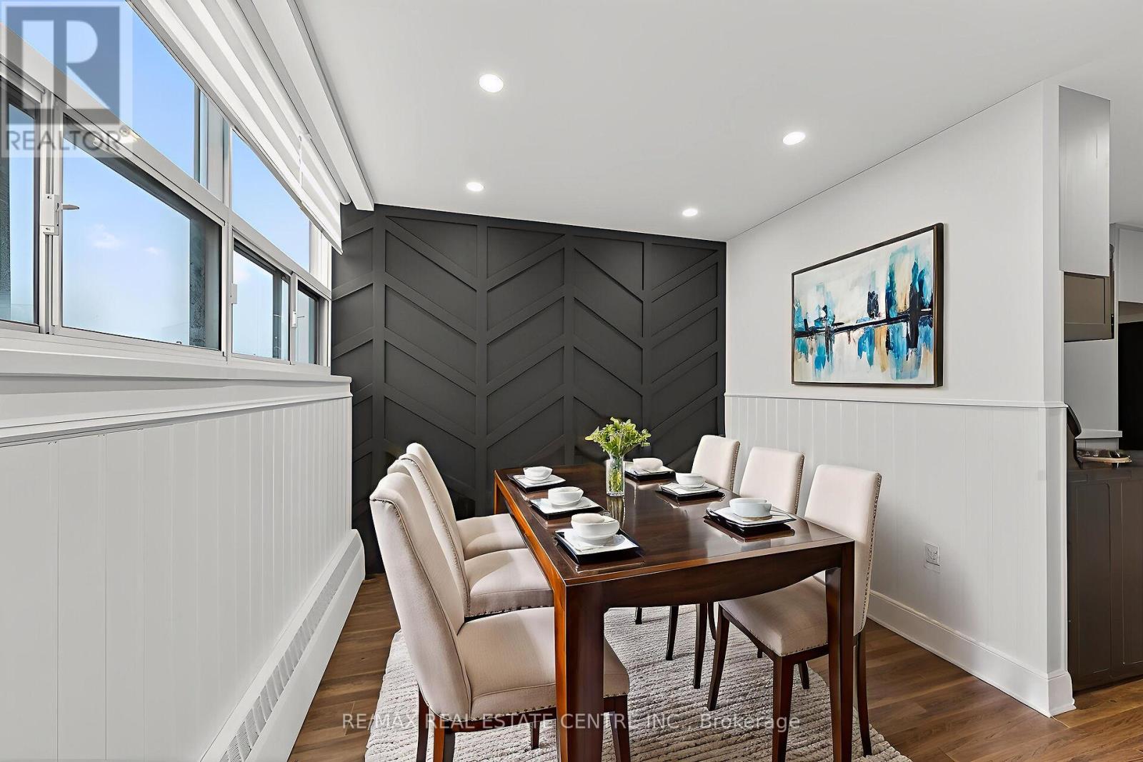 702 - 212 Kerr Street, Oakville, Ontario  L6K 3B1 - Photo 5 - W12833600