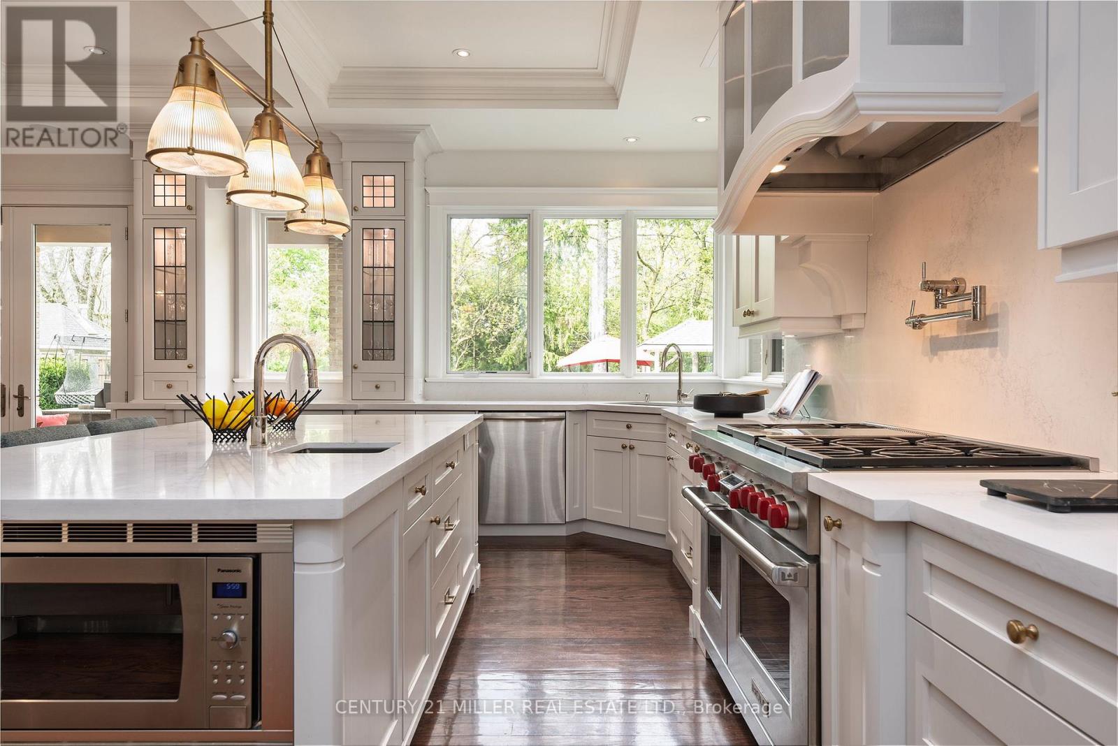 209 Donessle Drive, Oakville (Mo Morrison), Ontario  L6J 3Y7 - Photo 11 - W12833686