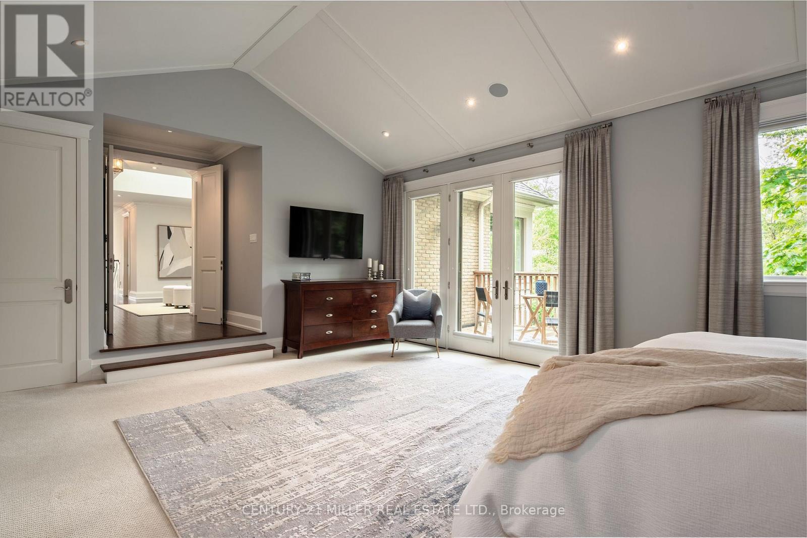 209 Donessle Drive, Oakville (Mo Morrison), Ontario  L6J 3Y7 - Photo 22 - W12833686