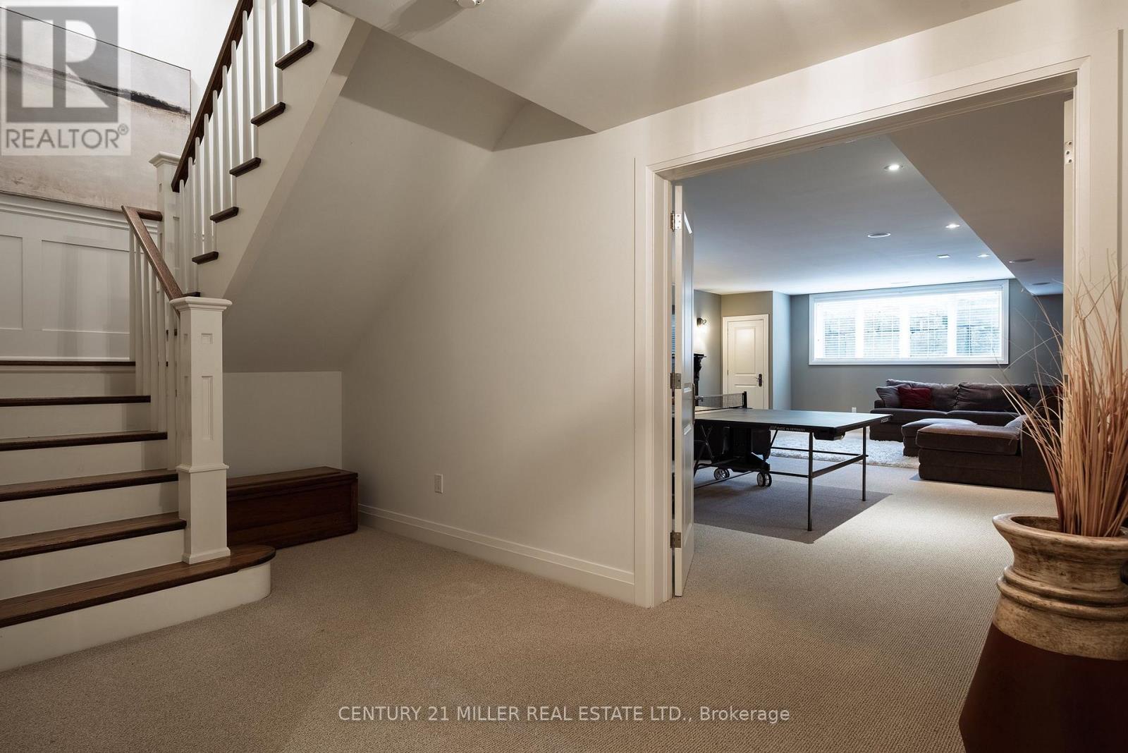 209 Donessle Drive, Oakville (Mo Morrison), Ontario  L6J 3Y7 - Photo 31 - W12833686