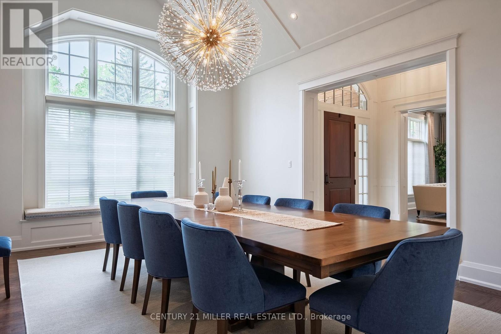 209 Donessle Drive, Oakville (Mo Morrison), Ontario  L6J 3Y7 - Photo 5 - W12833686