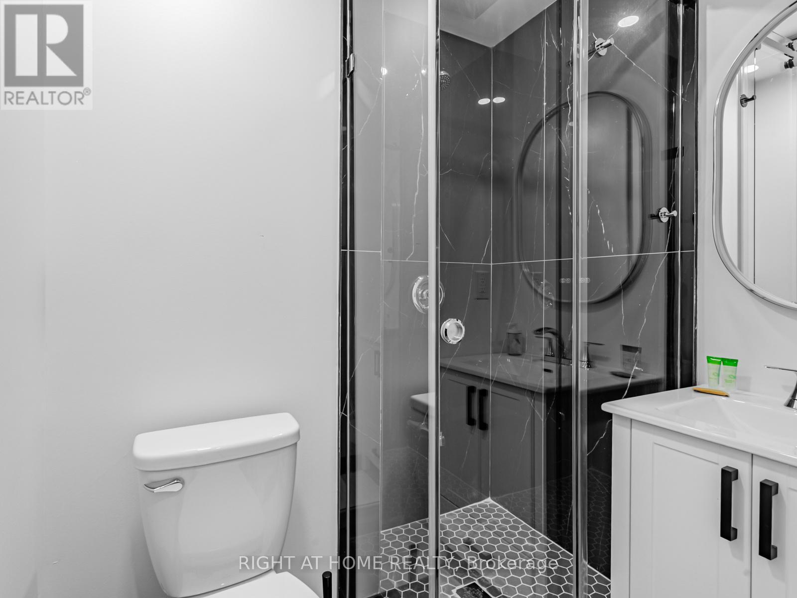 Lower - 36 Windermere Avenue, Toronto, Ontario  M6S 3J2 - Photo 10 - W12833706