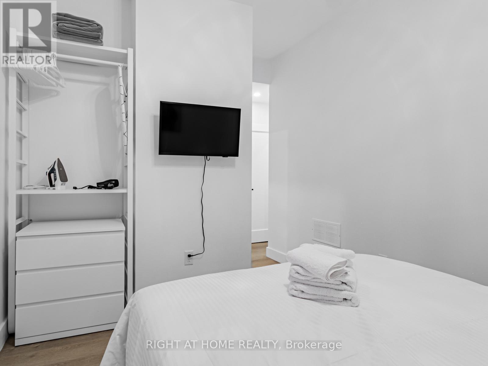 Lower - 36 Windermere Avenue, Toronto, Ontario  M6S 3J2 - Photo 13 - W12833706