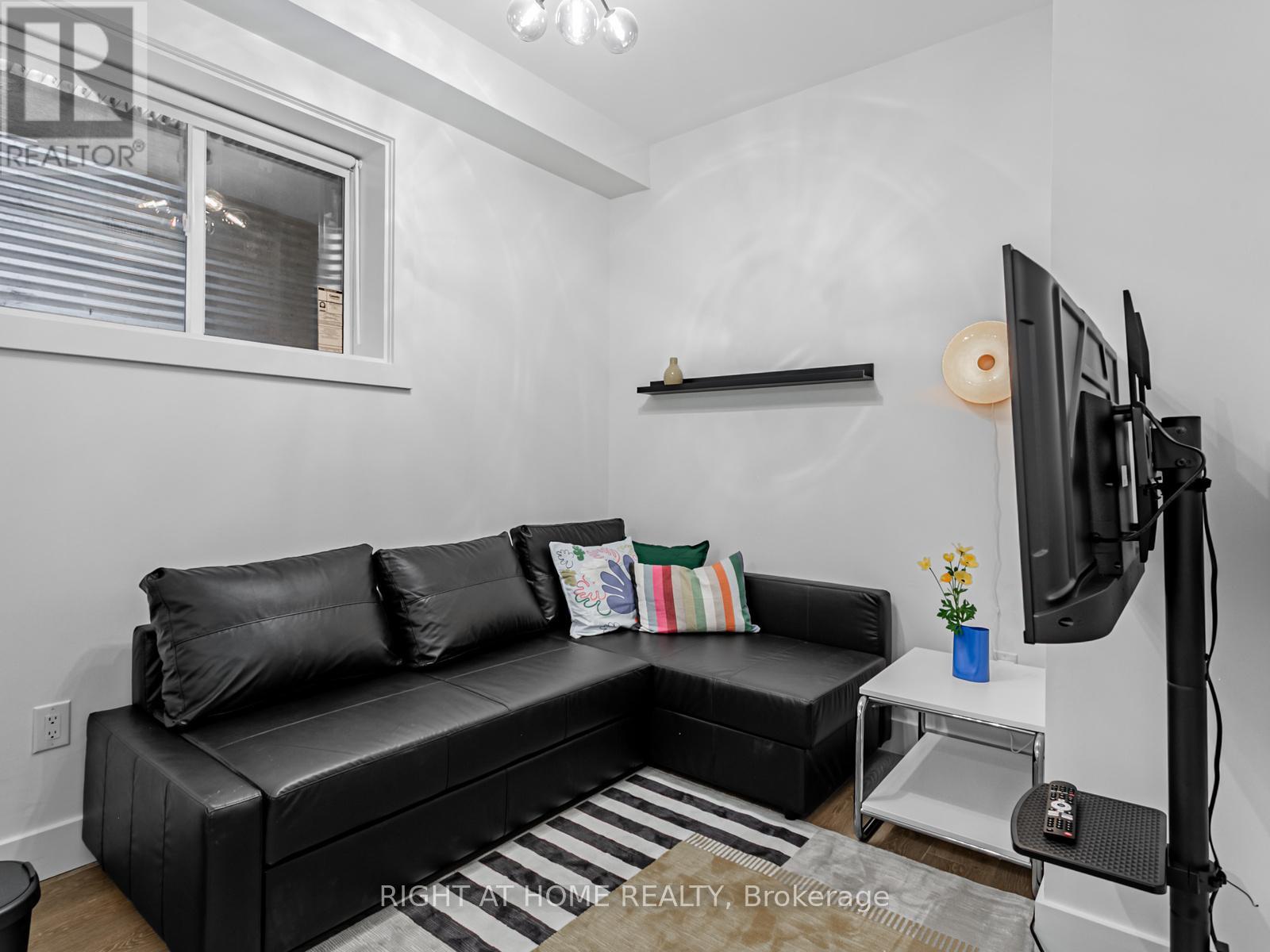 Lower - 36 Windermere Avenue, Toronto, Ontario  M6S 3J2 - Photo 8 - W12833706