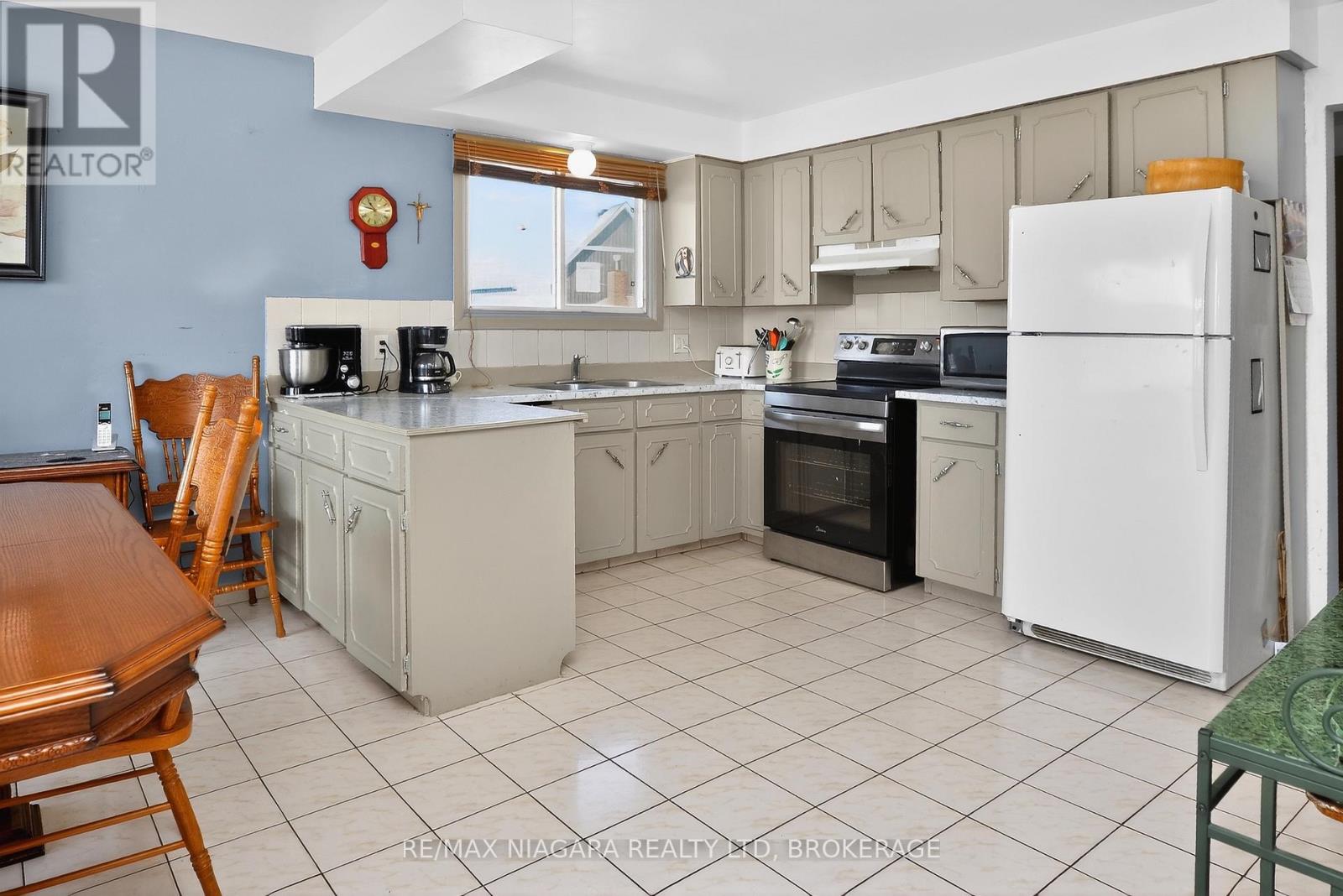 16 Cross Street, Port Colborne (Killaly East), Ontario  L3K 1K9 - Photo 11 - X12833546