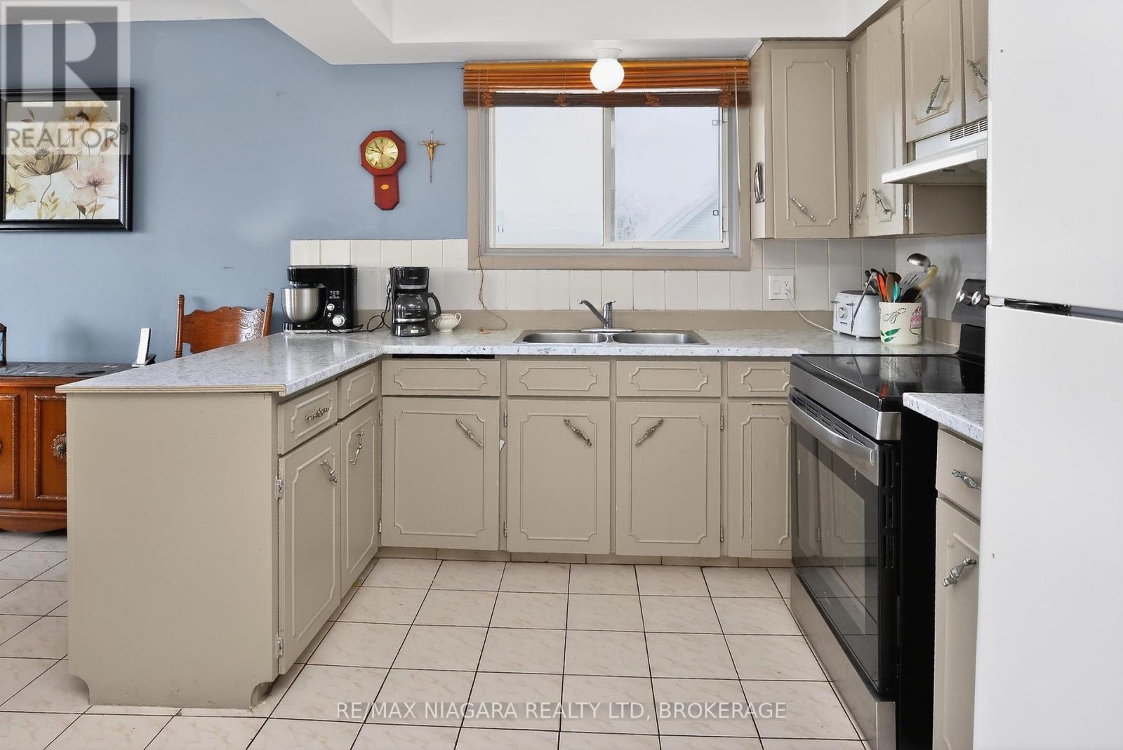 16 Cross Street, Port Colborne (Killaly East), Ontario  L3K 1K9 - Photo 12 - X12833546