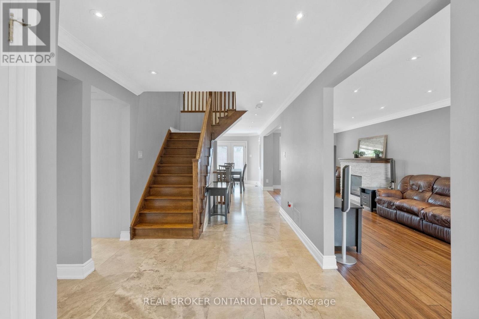 11 Fountainbridge Drive, Caledon, Ontario  L7E 1P6 - Photo 3 - W12833744