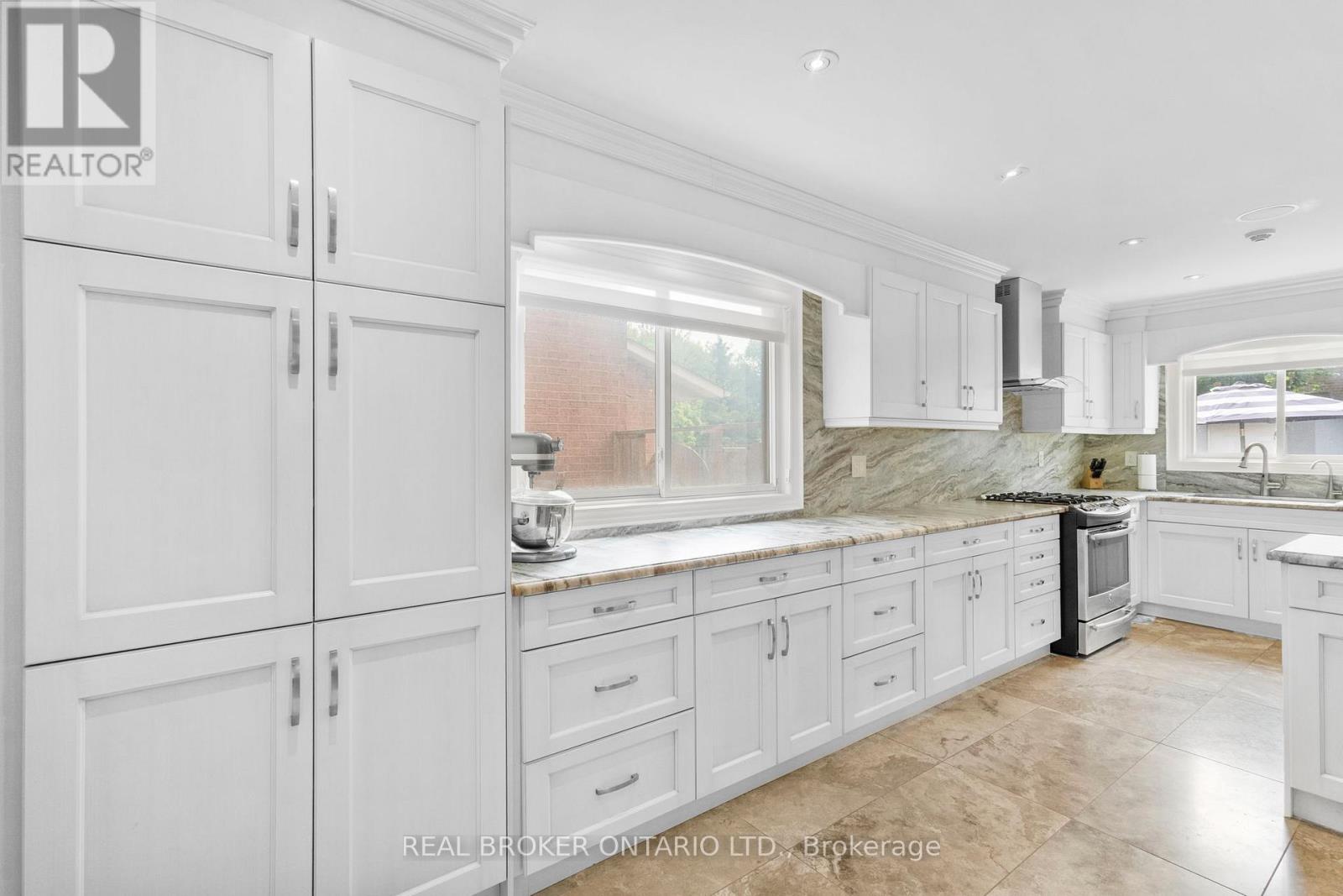 11 Fountainbridge Drive, Caledon, Ontario  L7E 1P6 - Photo 6 - W12833744