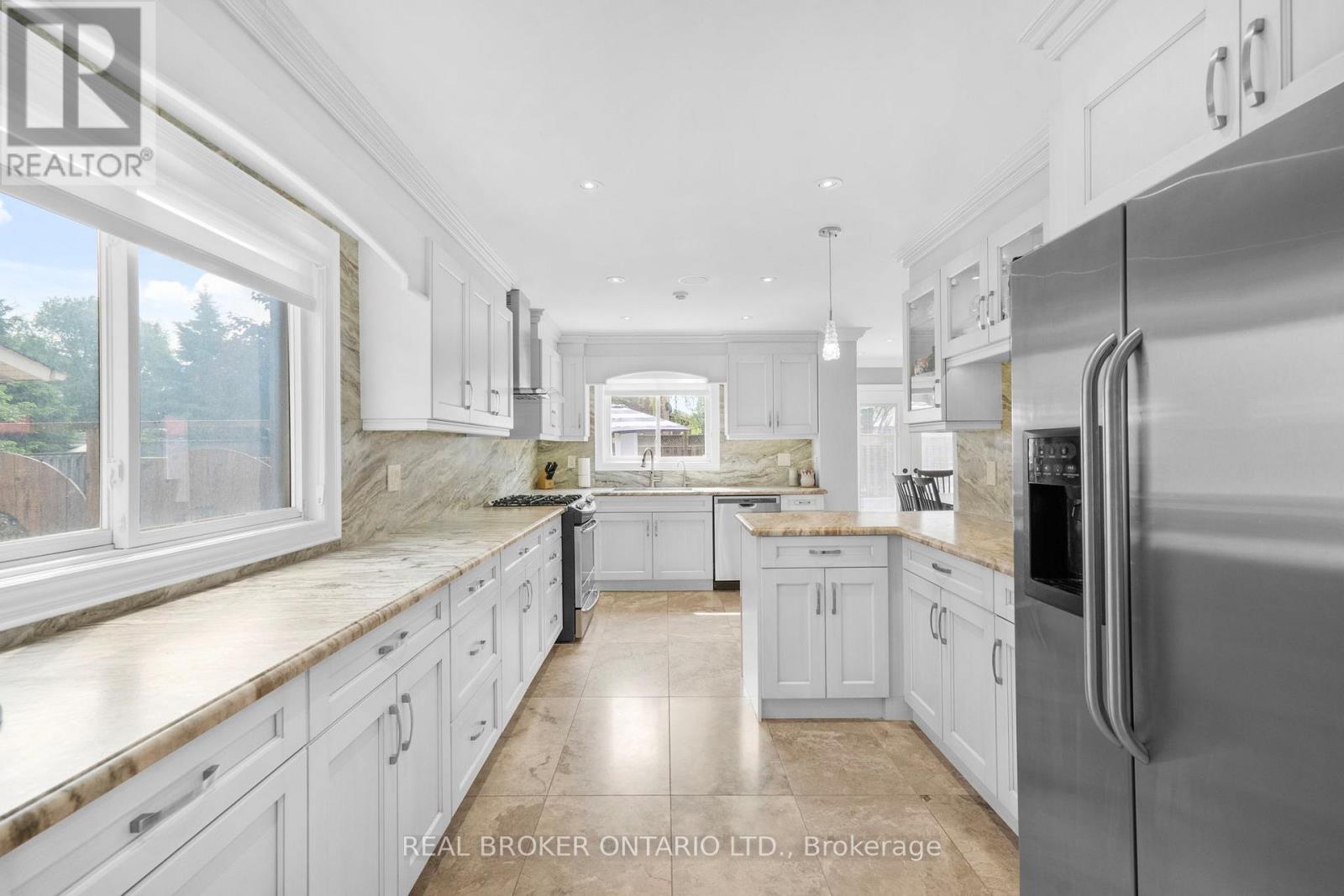 11 Fountainbridge Drive, Caledon, Ontario  L7E 1P6 - Photo 7 - W12833744