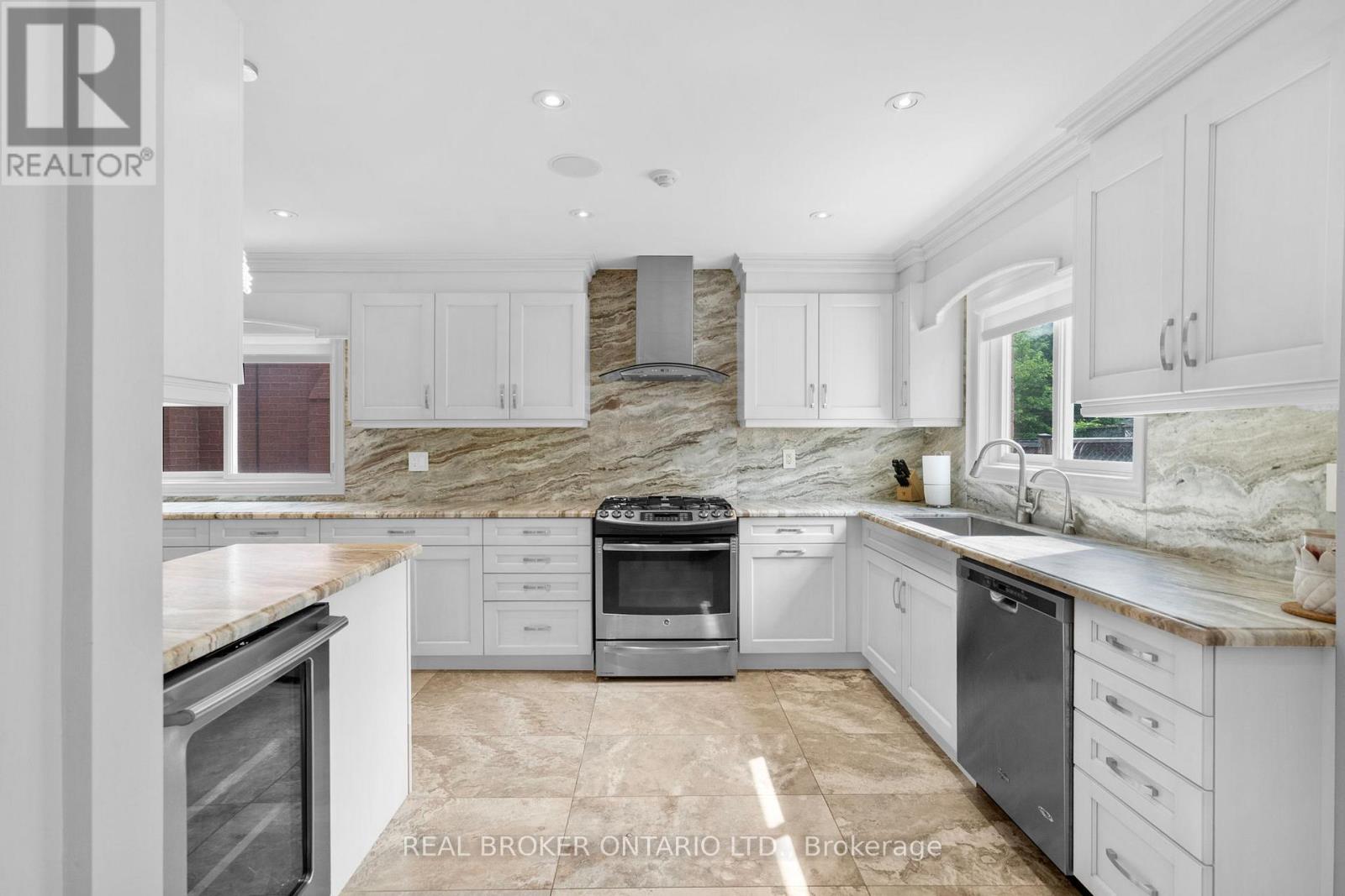 11 Fountainbridge Drive, Caledon, Ontario  L7E 1P6 - Photo 8 - W12833744