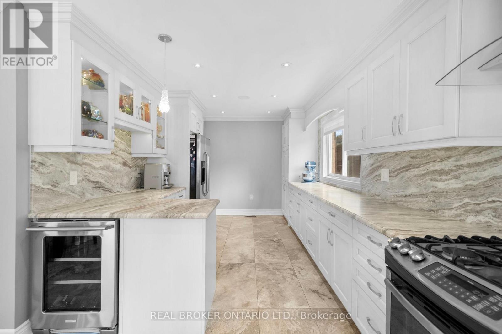 11 Fountainbridge Drive, Caledon, Ontario  L7E 1P6 - Photo 9 - W12833744