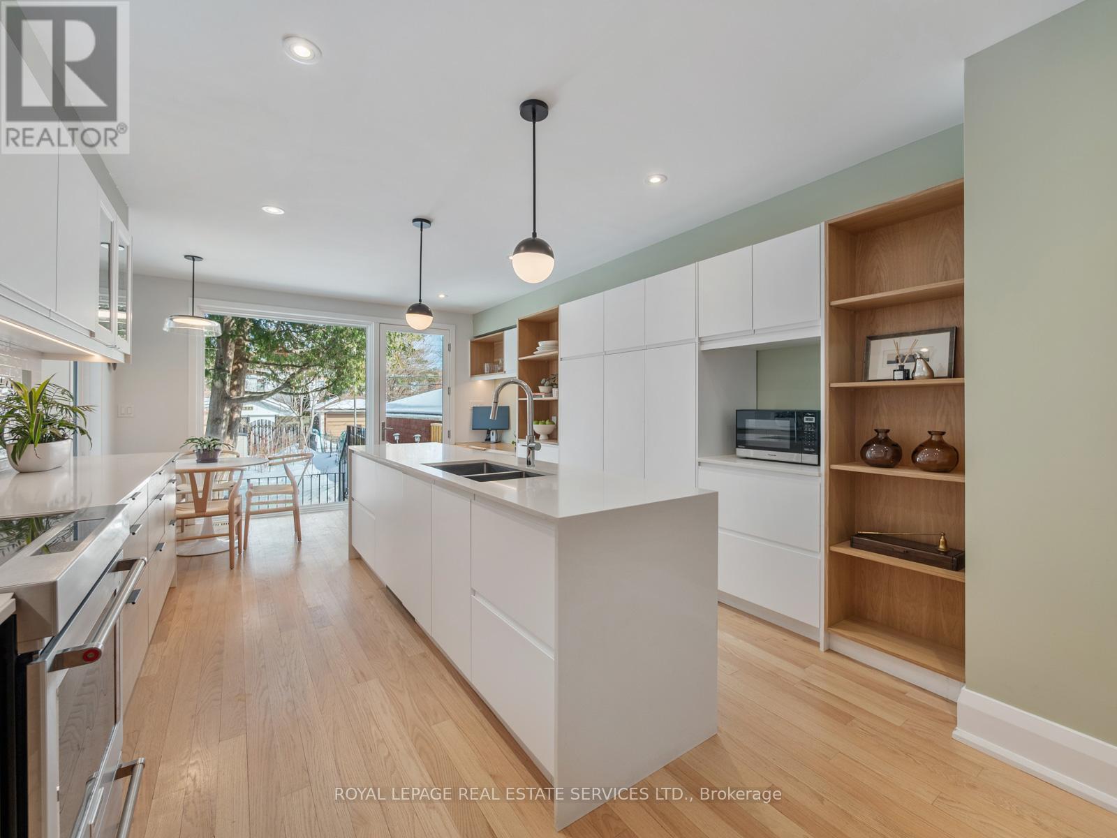 581 Beresford Avenue, Toronto, Ontario  M6S 3C2 - Photo 14 - W12833804