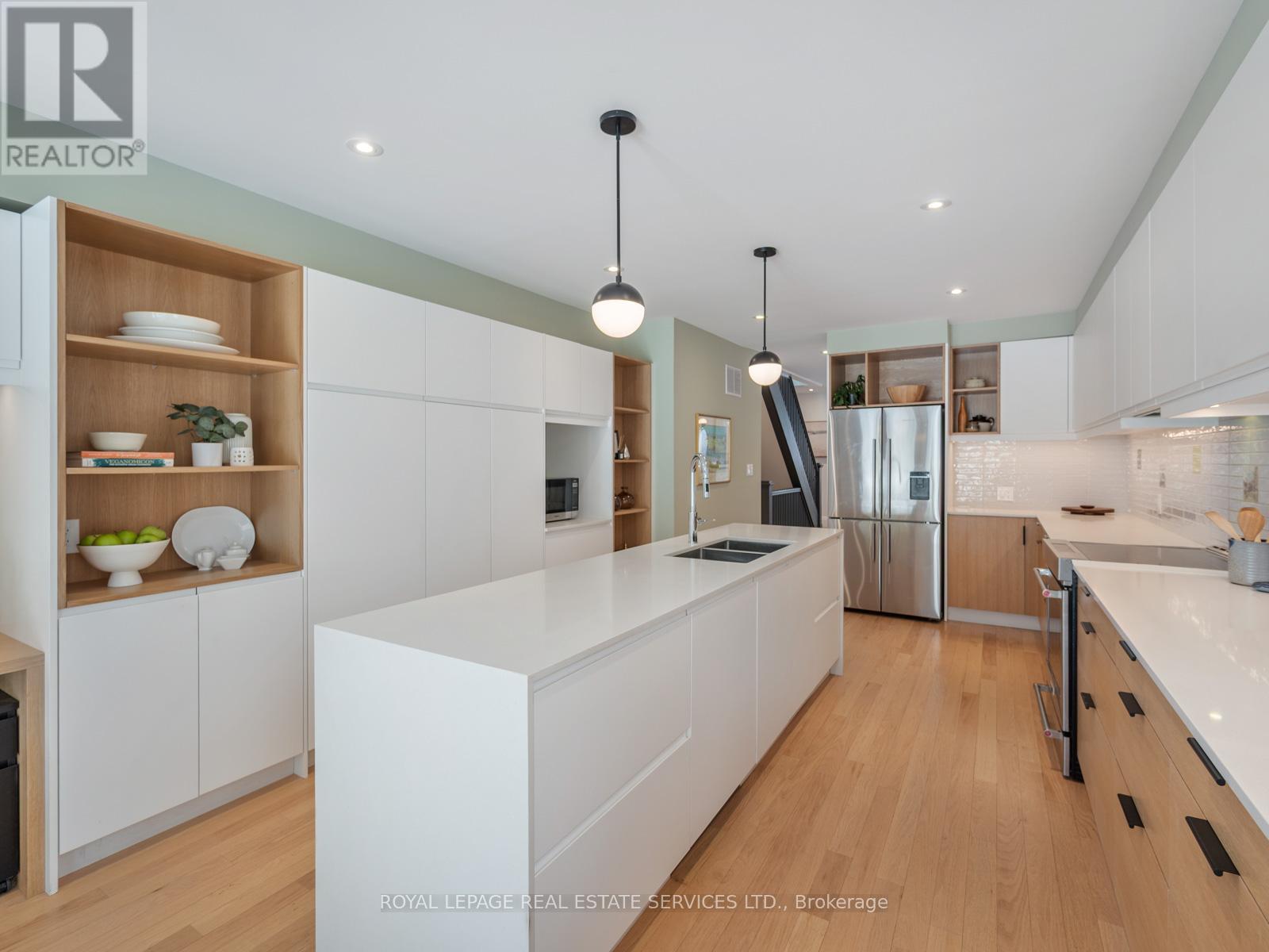 581 Beresford Avenue, Toronto, Ontario  M6S 3C2 - Photo 17 - W12833804