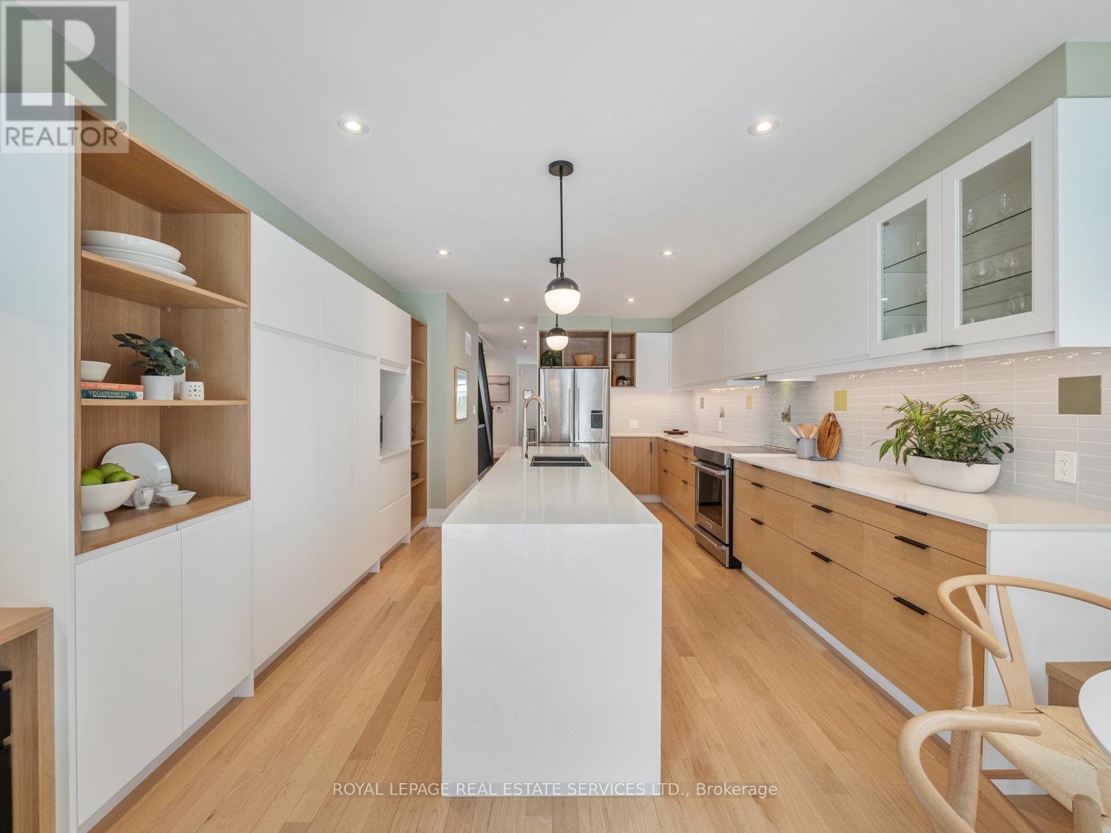 581 Beresford Avenue, Toronto, Ontario  M6S 3C2 - Photo 18 - W12833804