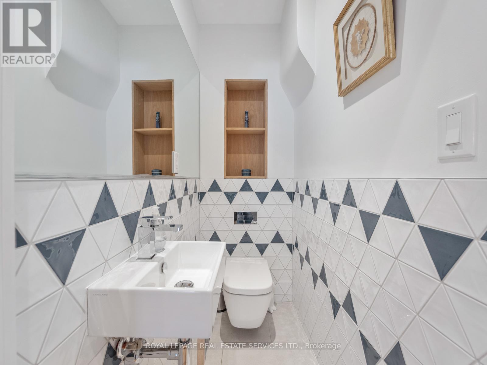 581 Beresford Avenue, Toronto, Ontario  M6S 3C2 - Photo 22 - W12833804