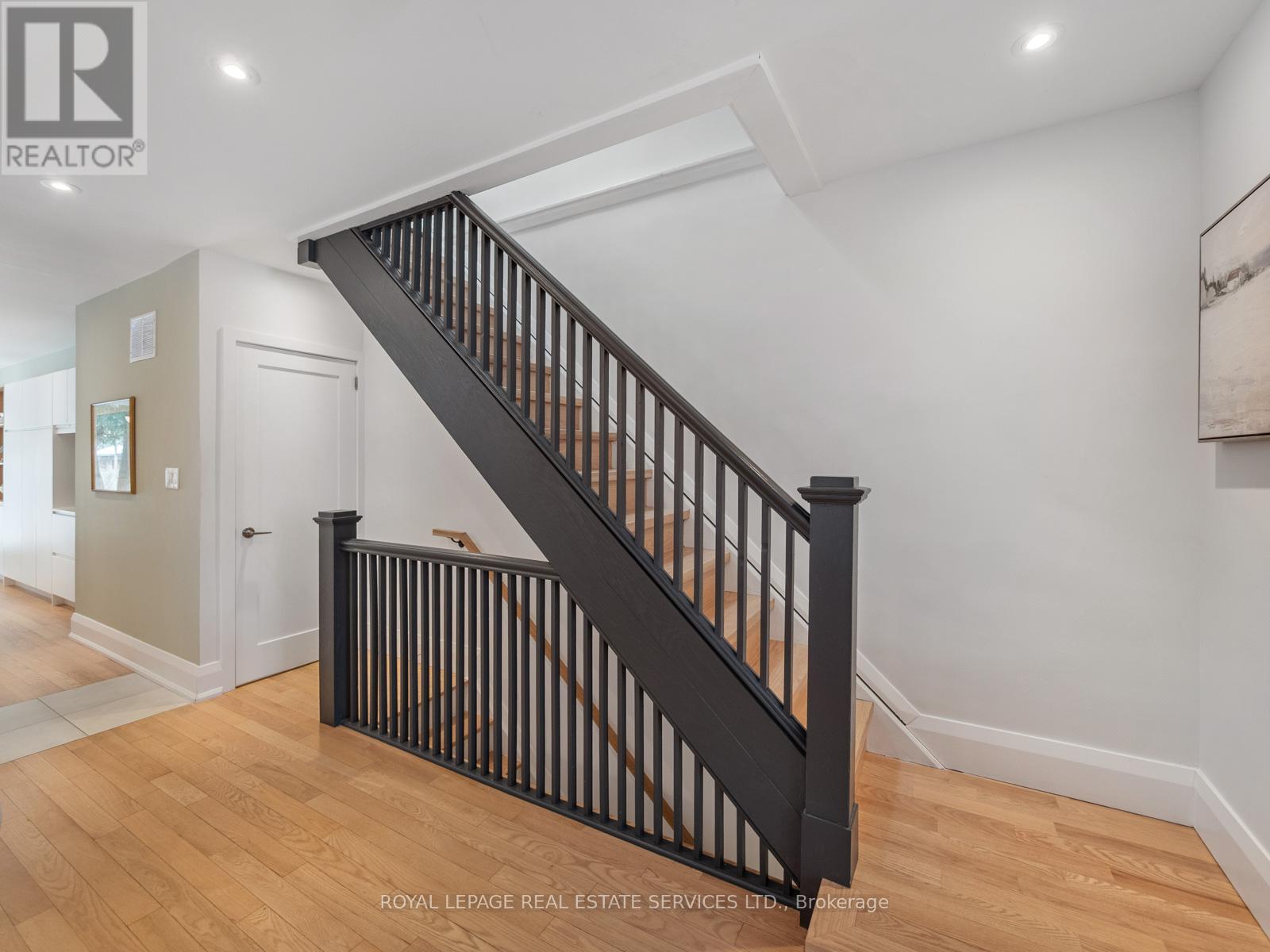 581 Beresford Avenue, Toronto, Ontario  M6S 3C2 - Photo 23 - W12833804