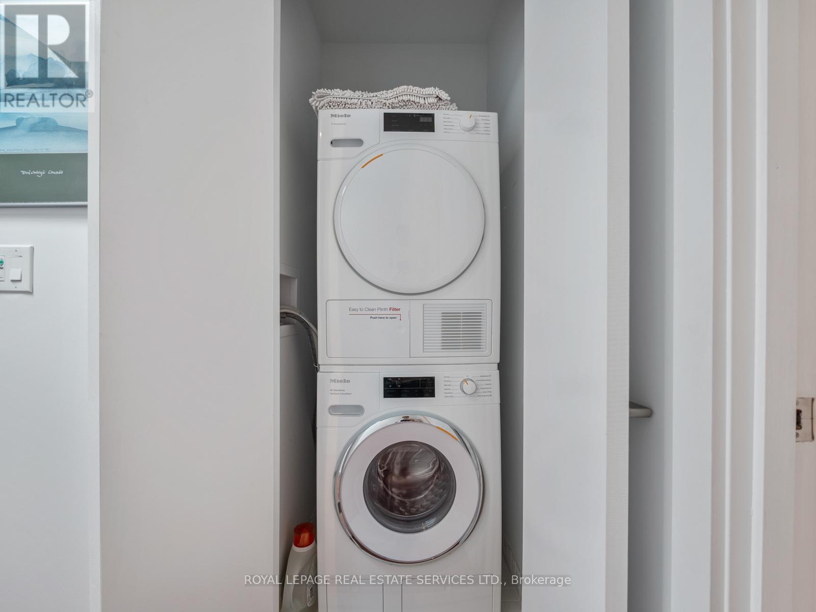 581 Beresford Avenue, Toronto, Ontario  M6S 3C2 - Photo 35 - W12833804