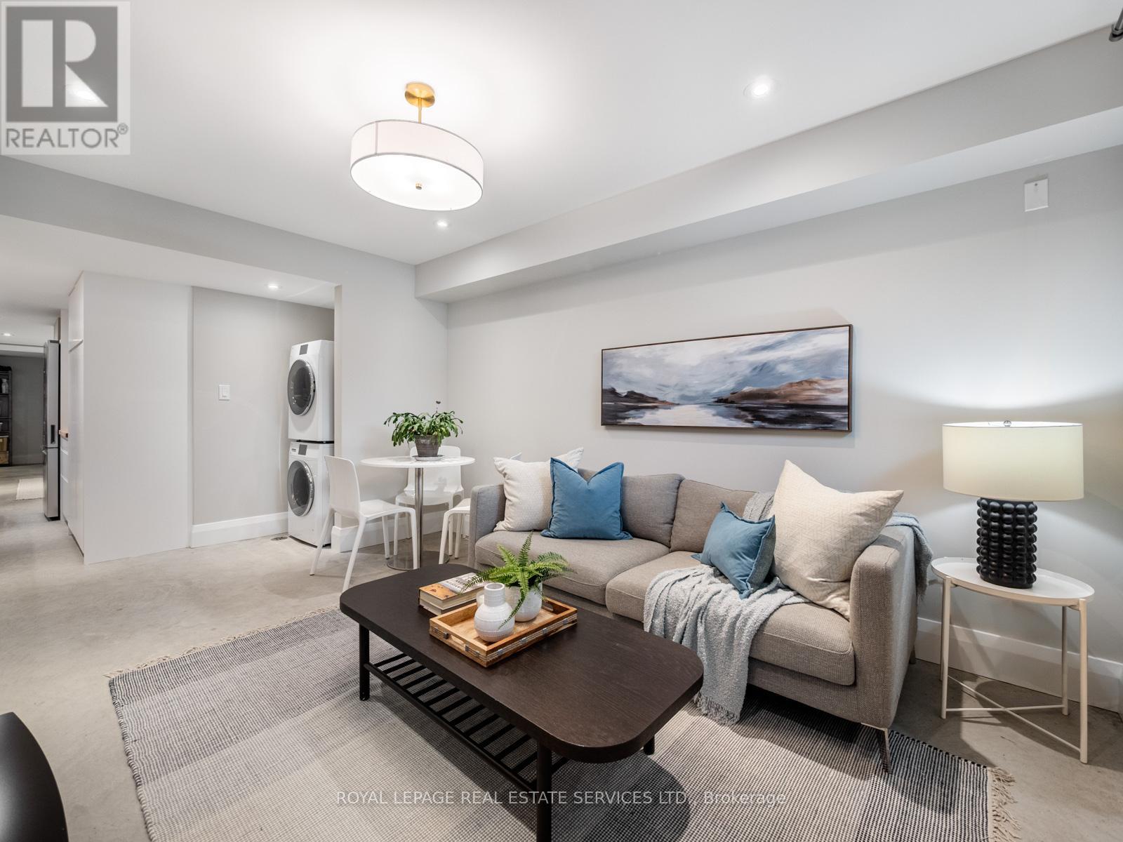 581 Beresford Avenue, Toronto, Ontario  M6S 3C2 - Photo 36 - W12833804