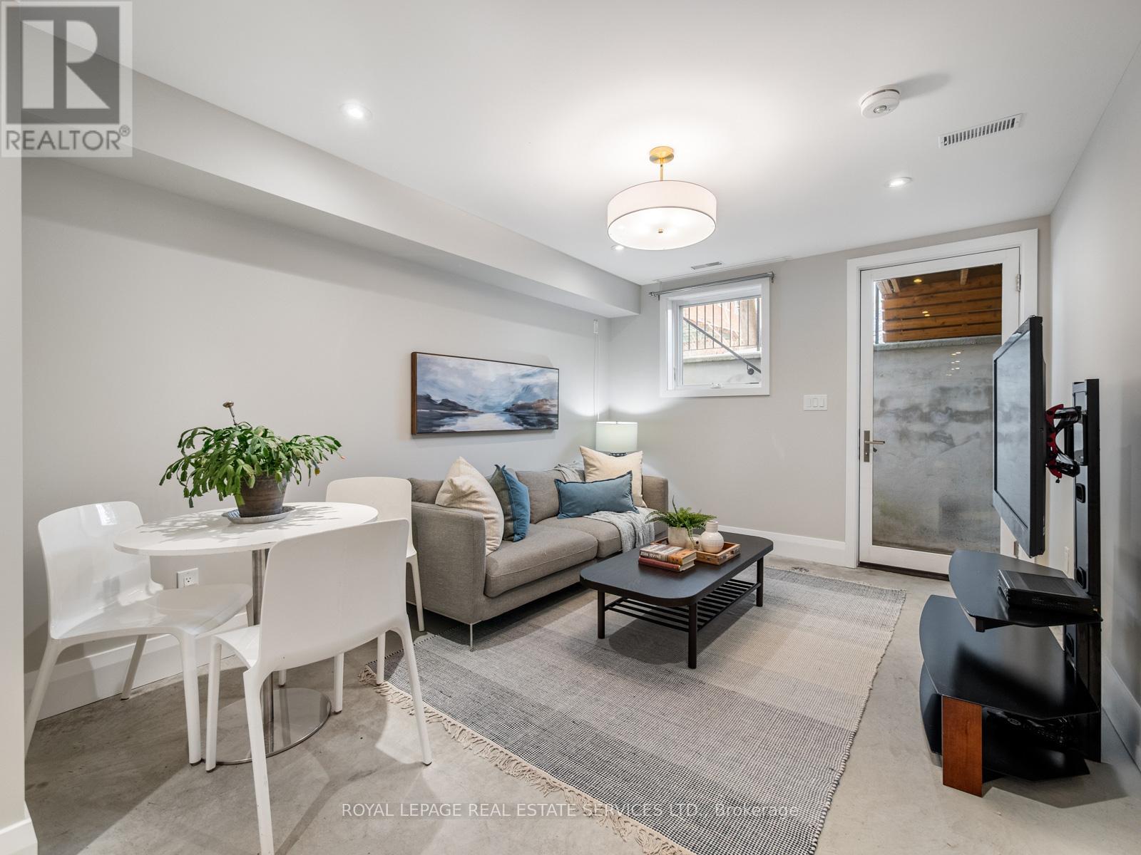 581 Beresford Avenue, Toronto, Ontario  M6S 3C2 - Photo 37 - W12833804