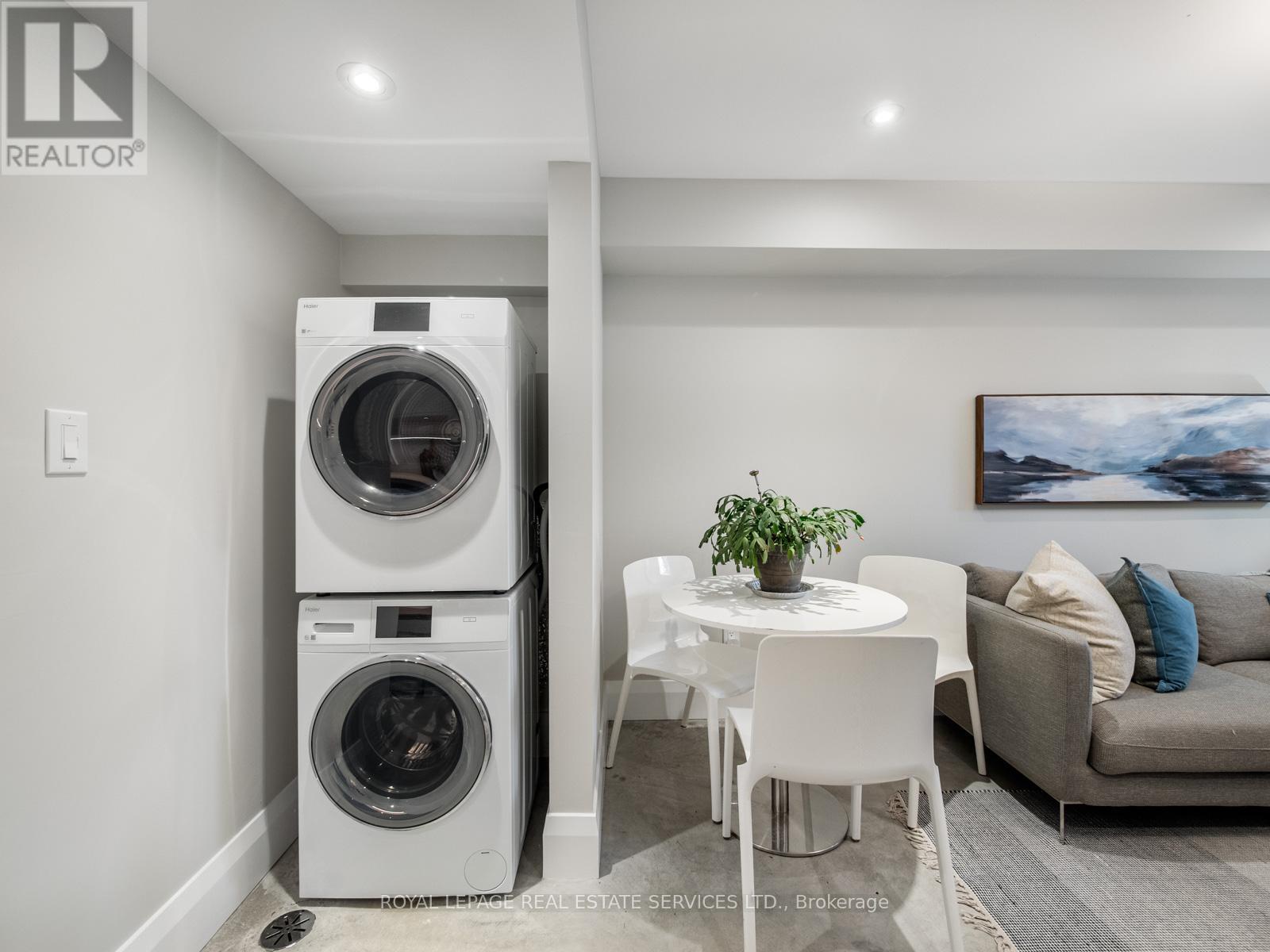 581 Beresford Avenue, Toronto, Ontario  M6S 3C2 - Photo 38 - W12833804