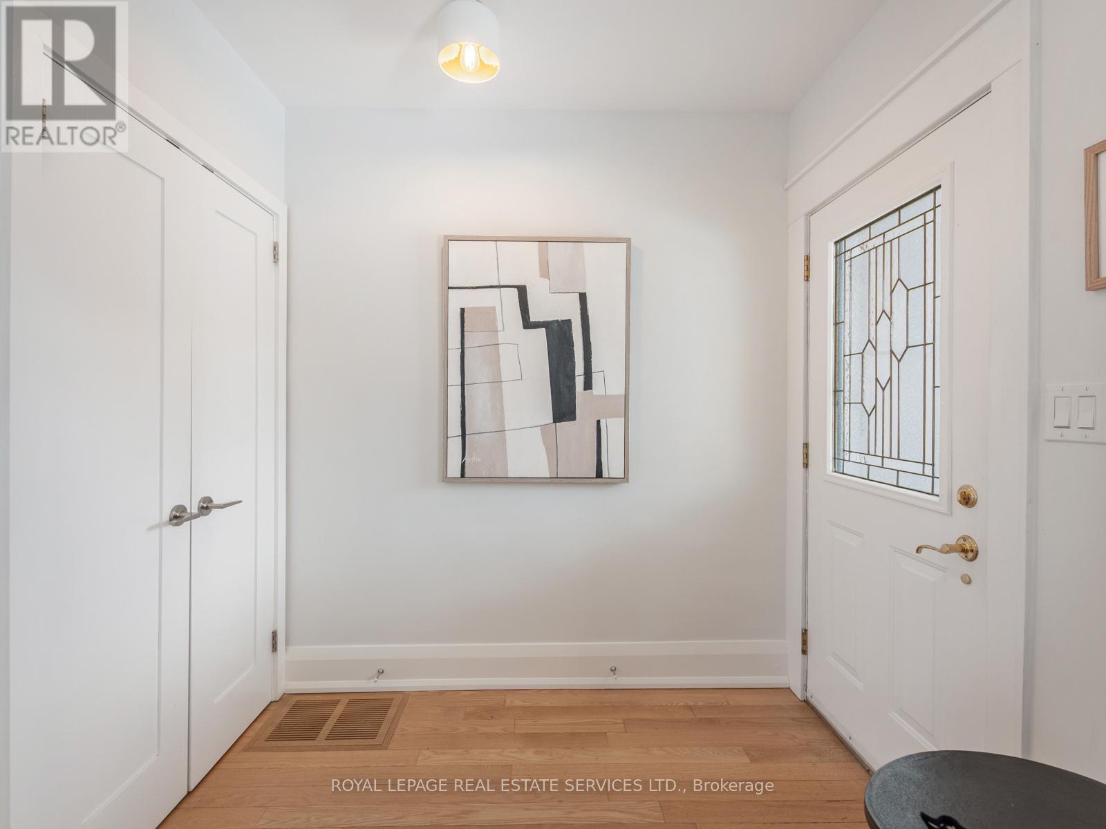 581 Beresford Avenue, Toronto, Ontario  M6S 3C2 - Photo 4 - W12833804