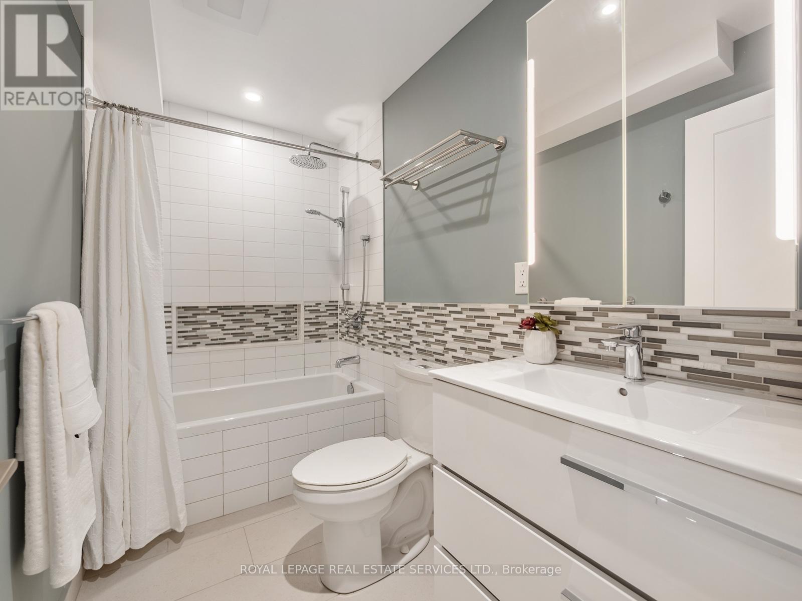 581 Beresford Avenue, Toronto, Ontario  M6S 3C2 - Photo 42 - W12833804