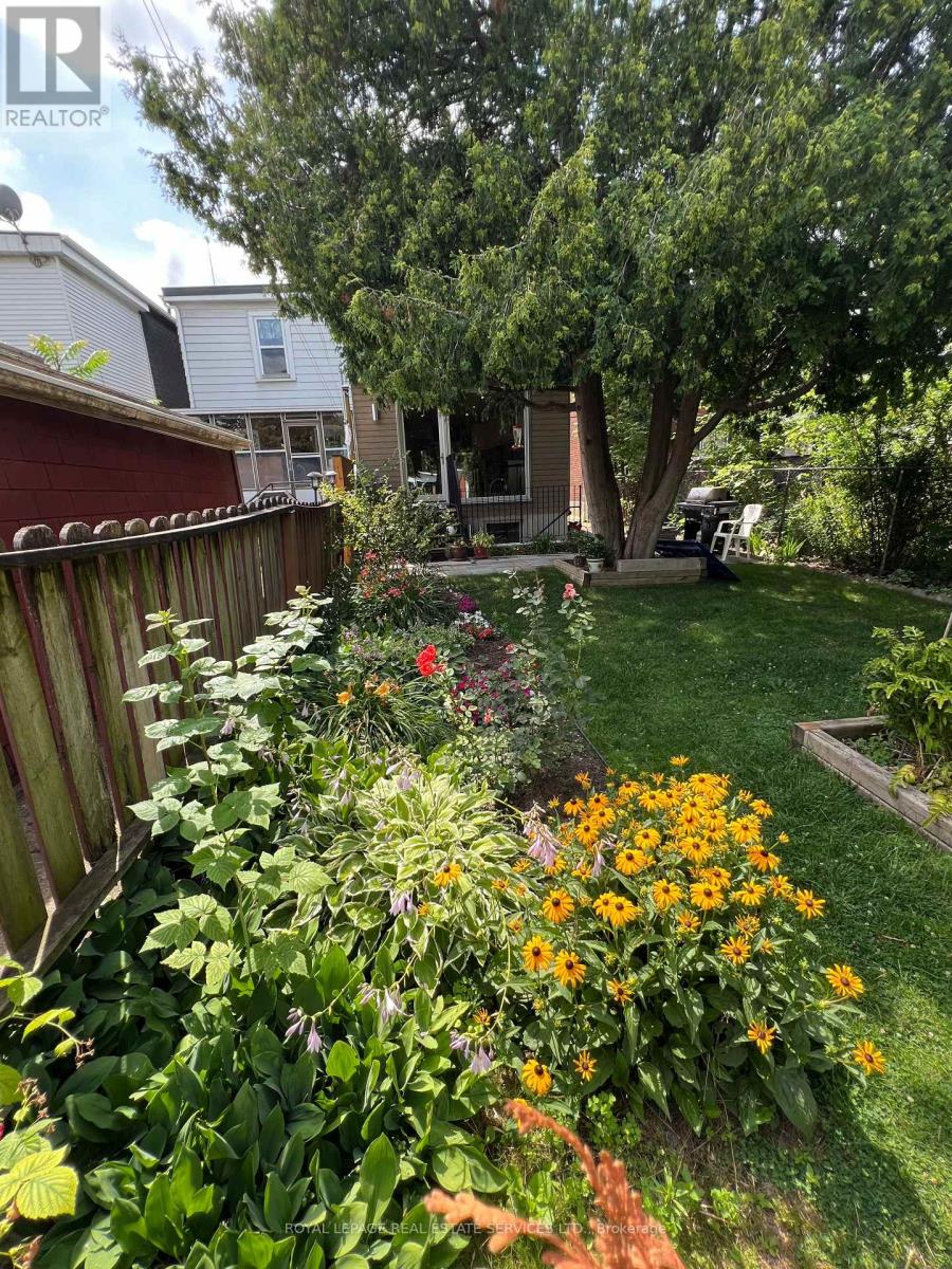 581 Beresford Avenue, Toronto, Ontario  M6S 3C2 - Photo 44 - W12833804