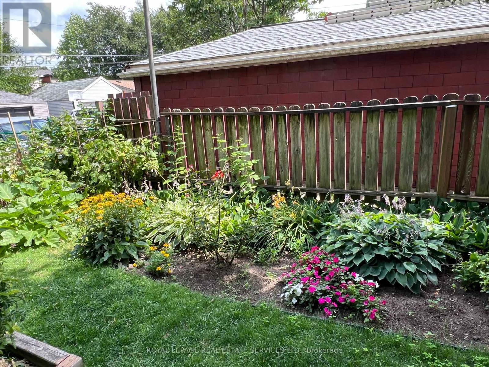 581 Beresford Avenue, Toronto, Ontario  M6S 3C2 - Photo 45 - W12833804