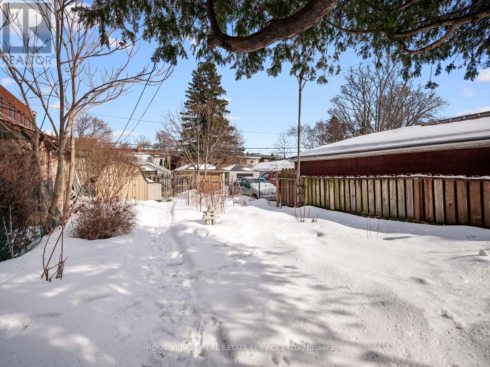 581 Beresford Avenue, Toronto, Ontario  M6S 3C2 - Photo 46 - W12833804