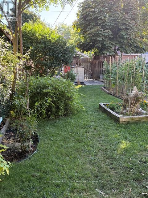 581 Beresford Avenue, Toronto, Ontario  M6S 3C2 - Photo 47 - W12833804