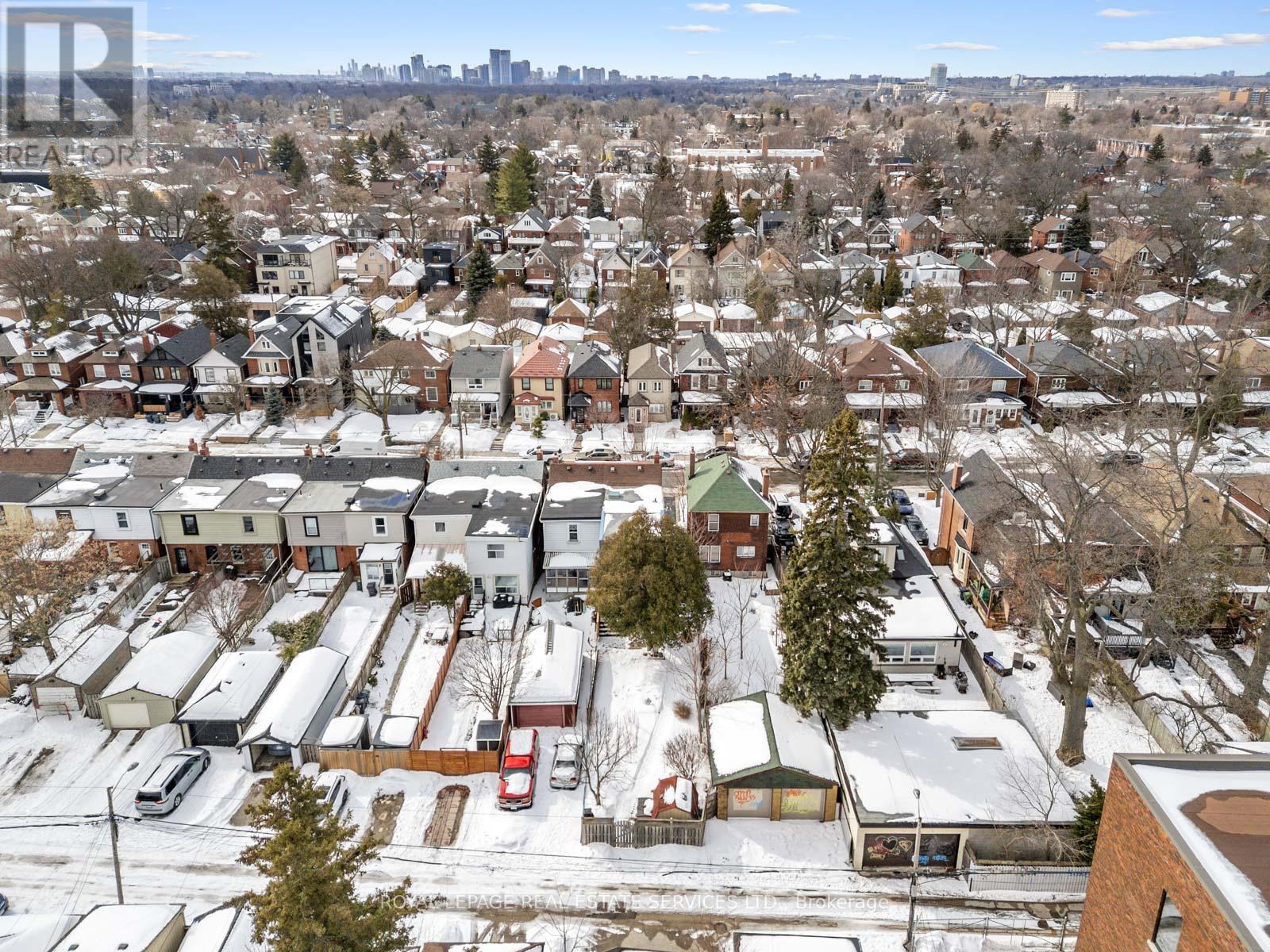 581 Beresford Avenue, Toronto, Ontario  M6S 3C2 - Photo 50 - W12833804