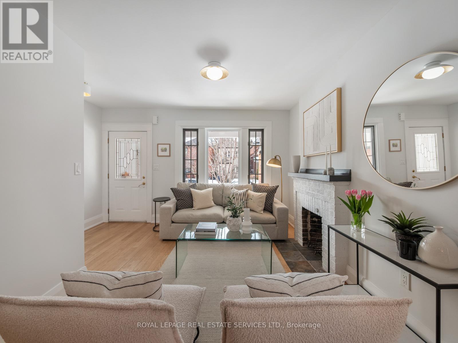 581 Beresford Avenue, Toronto, Ontario  M6S 3C2 - Photo 7 - W12833804