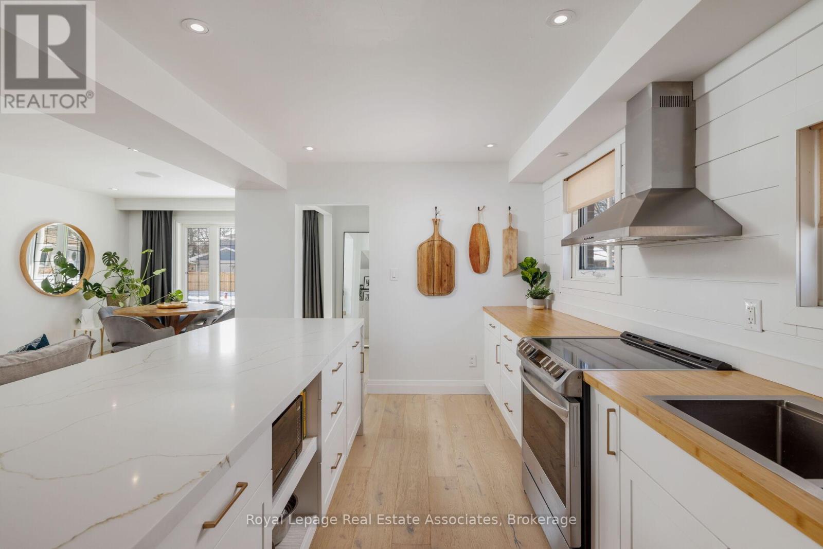 1898 Barsuda Drive, Mississauga, Ontario  L5J 1V5 - Photo 14 - W12833824