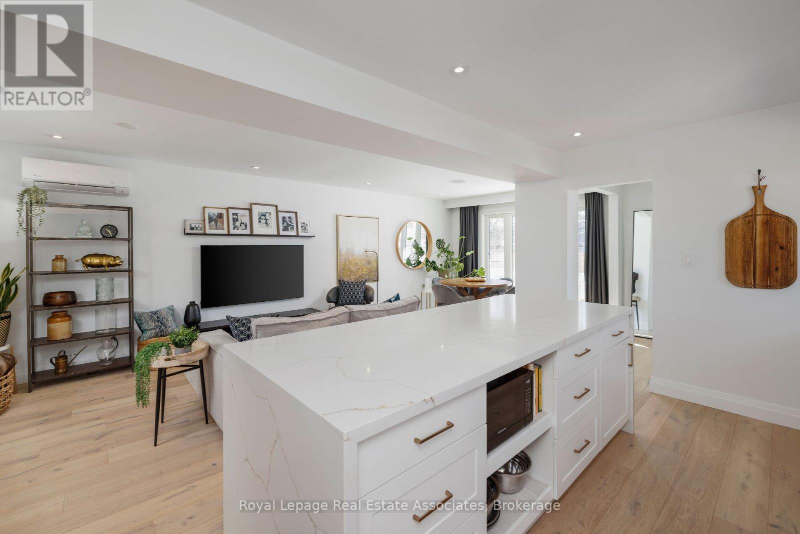 1898 Barsuda Drive, Mississauga, Ontario  L5J 1V5 - Photo 15 - W12833824