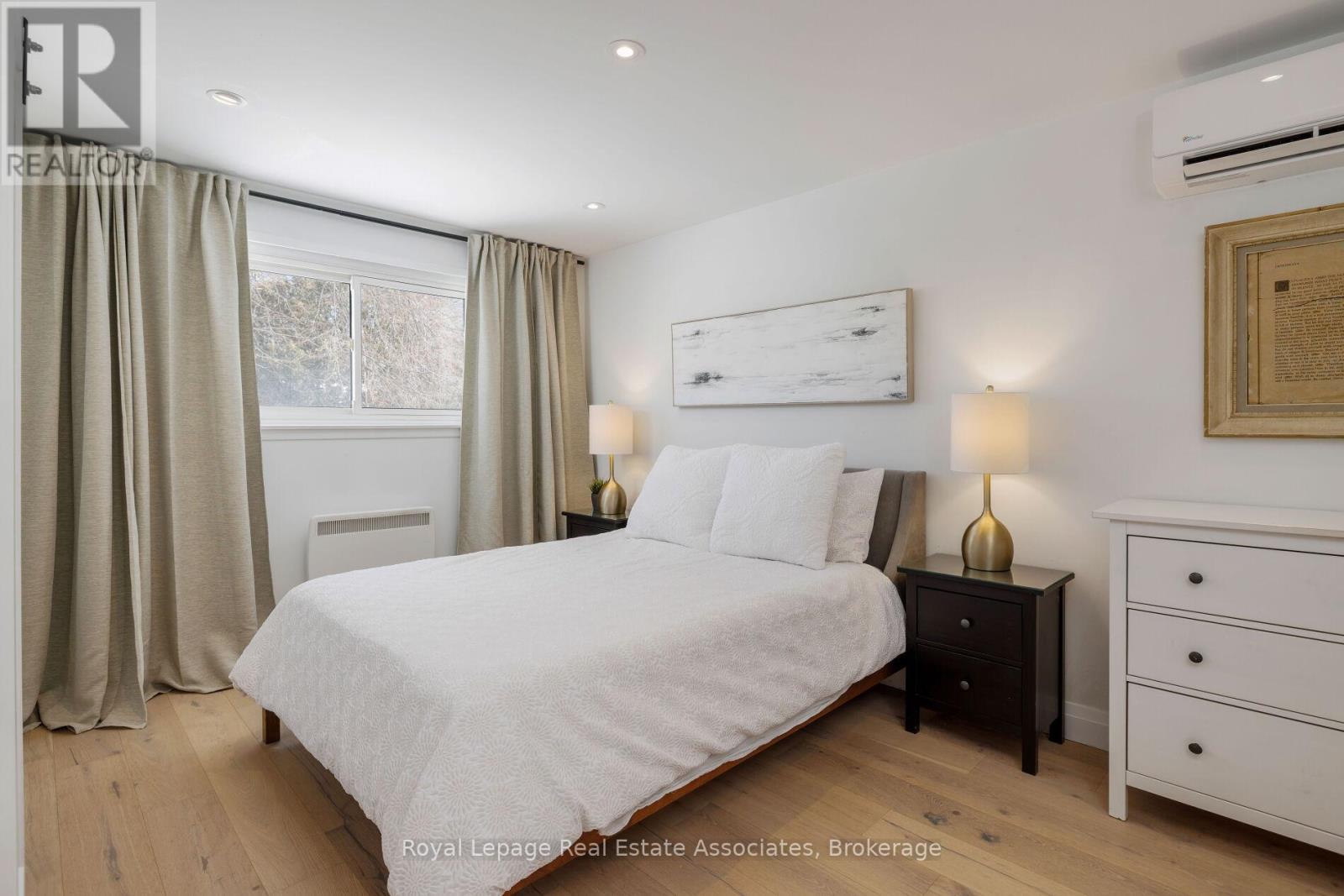 1898 Barsuda Drive, Mississauga, Ontario  L5J 1V5 - Photo 18 - W12833824