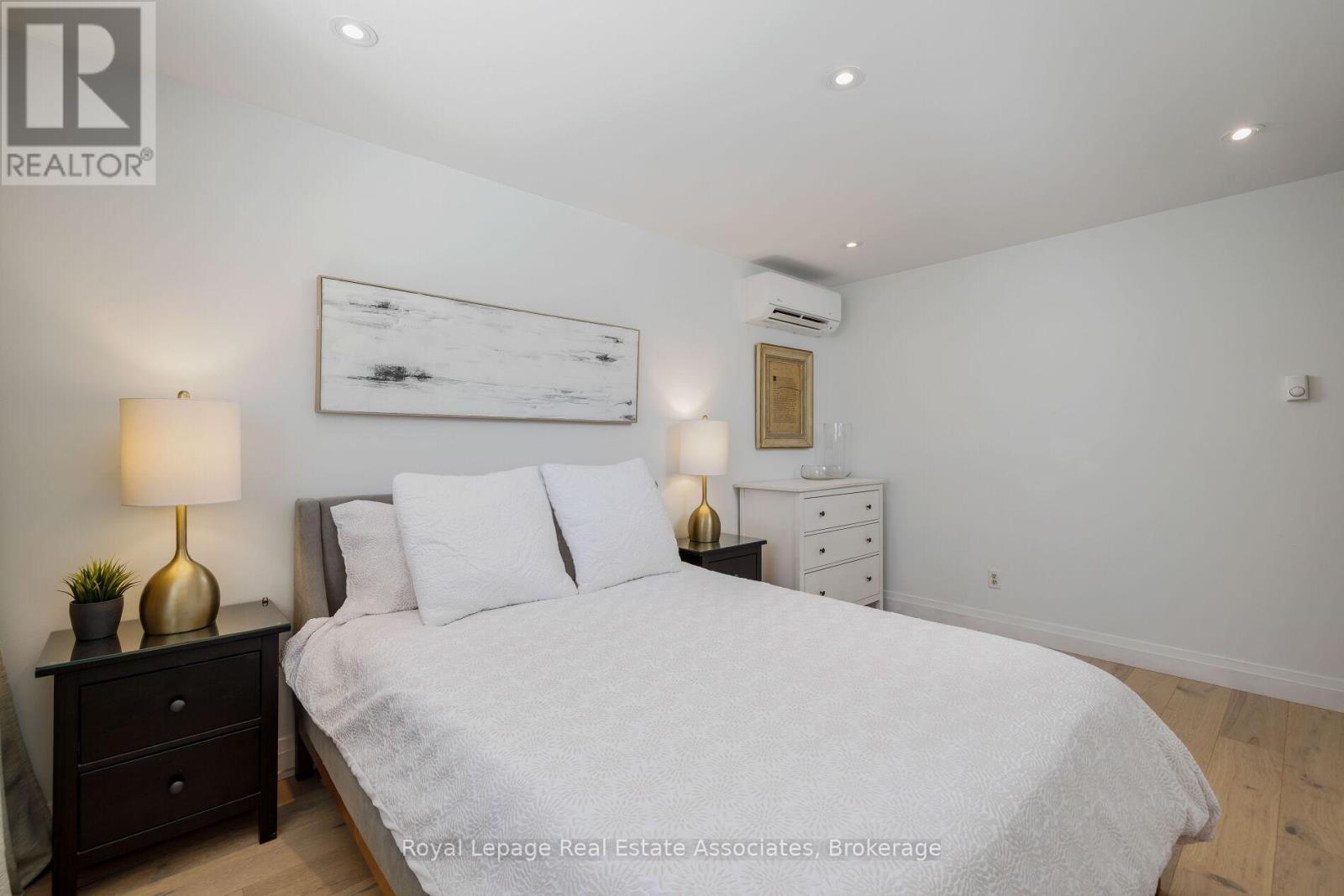 1898 Barsuda Drive, Mississauga, Ontario  L5J 1V5 - Photo 19 - W12833824