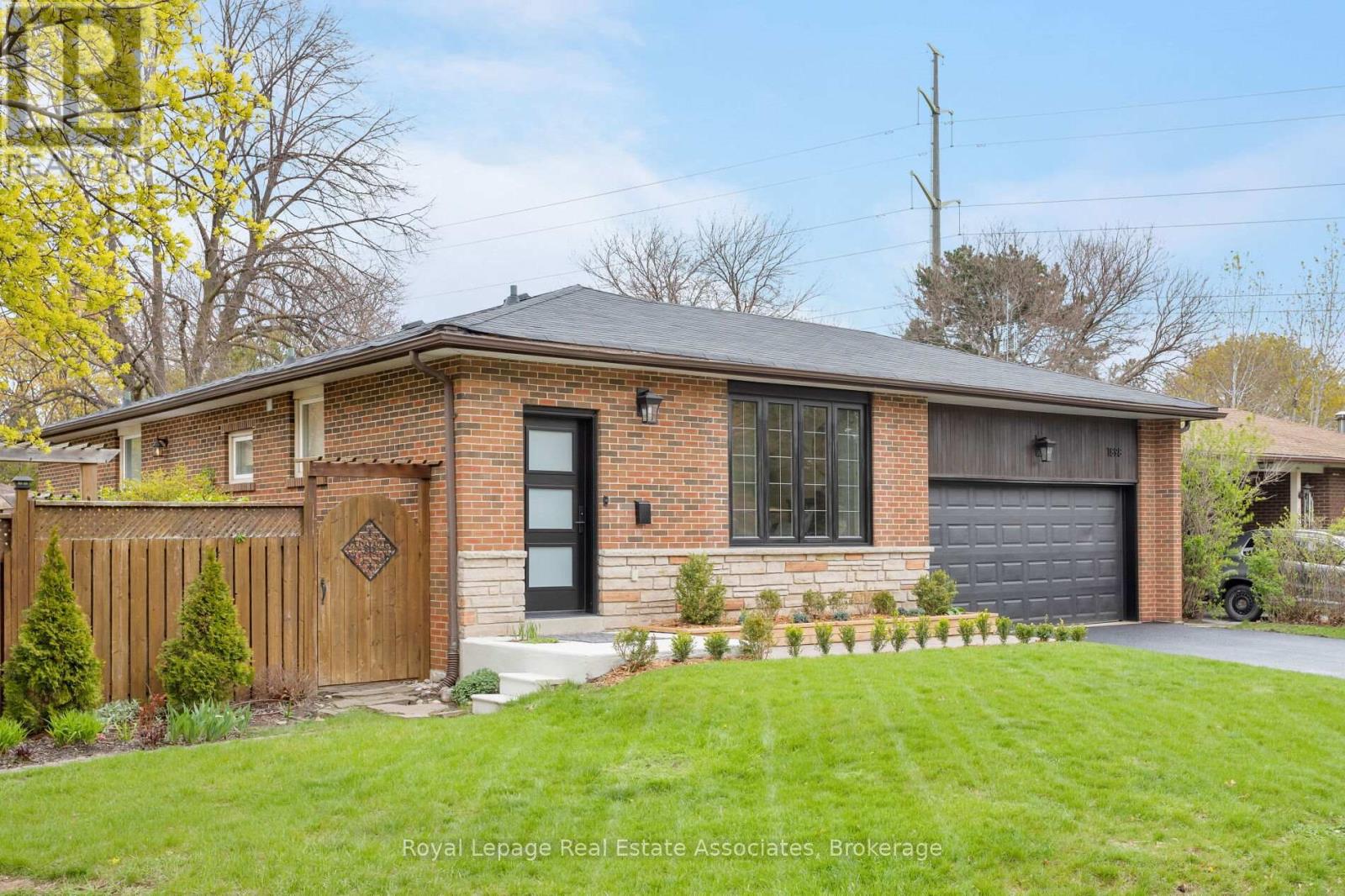 1898 Barsuda Drive, Mississauga, Ontario  L5J 1V5 - Photo 2 - W12833824