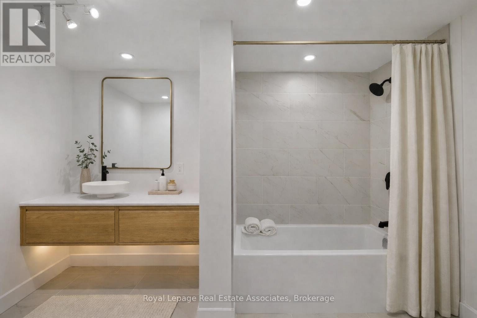 1898 Barsuda Drive, Mississauga, Ontario  L5J 1V5 - Photo 40 - W12833824